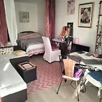 Joli Studio Avec Jardinet