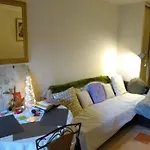 Joli Studio Avec Jardinet
